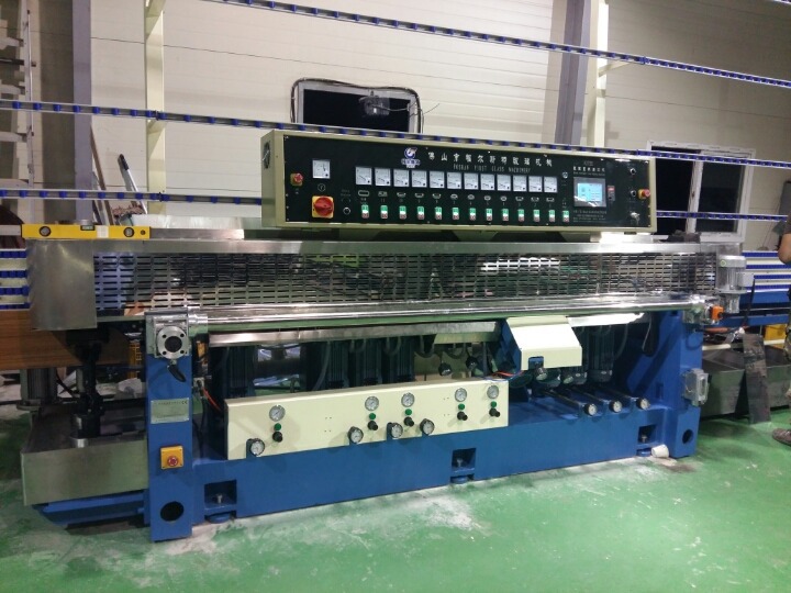 유리직선 각면기(EDGE GRINDING M/C)입니다.